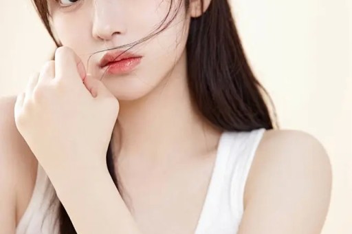 娱乐圈大事件：刘昊然周冬雨复合传闻、卢昱晓屏摄道歉、杨紫《家业》恶评风波、阿Sa婚变辟谣